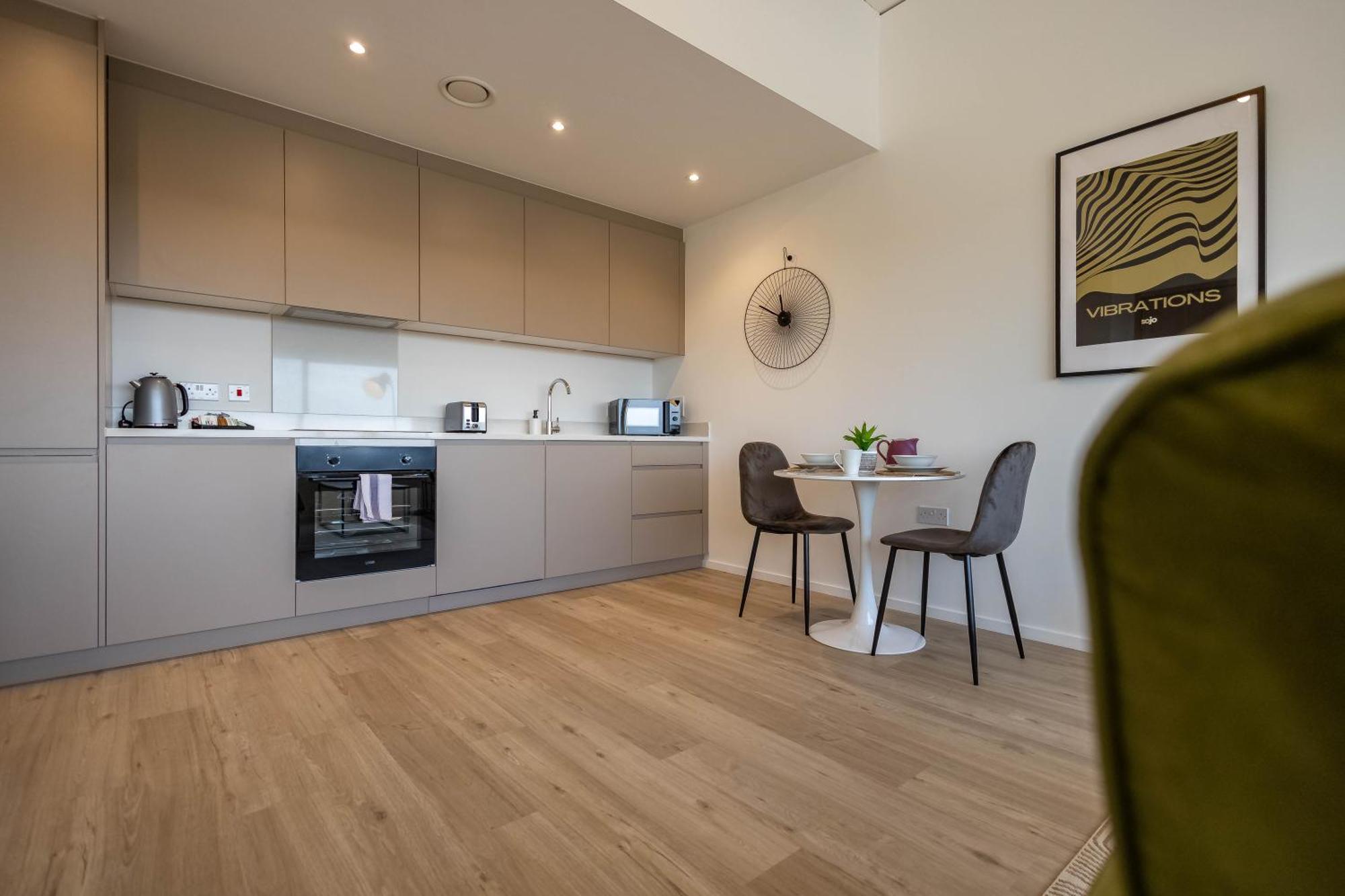 Stunning City View Apartments In Milton Keynes Central Location Free Parking Zewnętrze zdjęcie